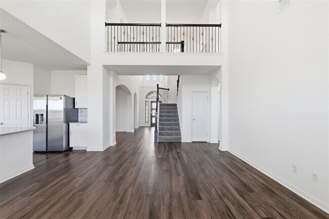 Building Photo - 3200 Hidalgo Loop