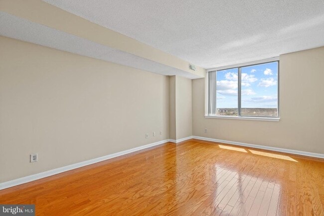 Building Photo - 3709 S George Mason Dr