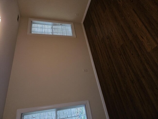Building Photo - 2221 Mountain Mist Ct