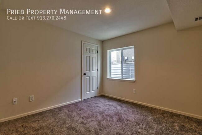 Building Photo - Prairie Haven Duplex - Available January 19th