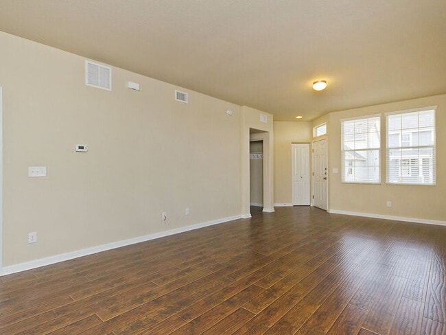 Building Photo - 335 Rachel St