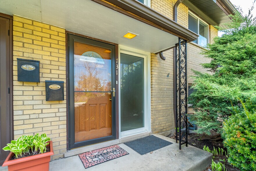 Building Photo - 731 Hibbard Rd