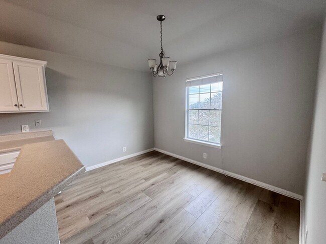 Building Photo - Cedar Park Condo  Freshly Updated