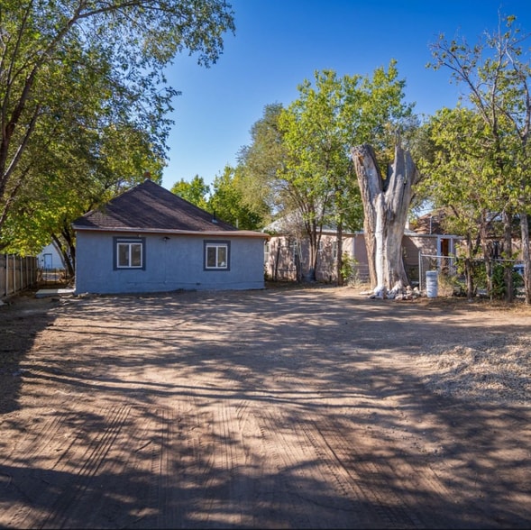 Building Photo - 1507 W 17th St