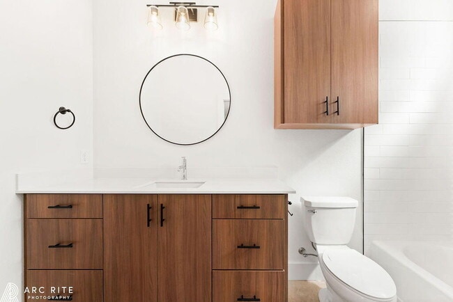 Building Photo - 2303 Toledo Ave