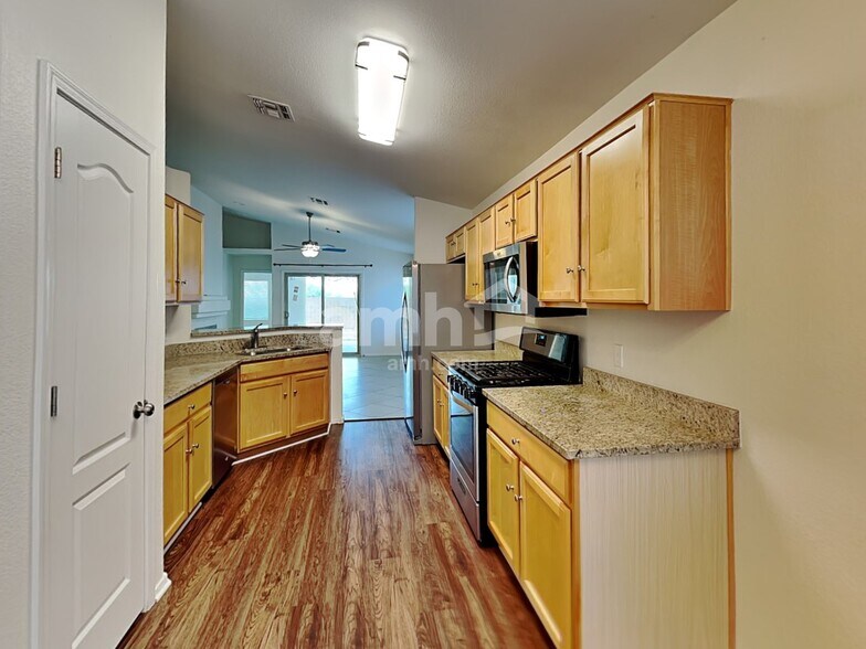 Building Photo - 7884 W Mural Hill Dr