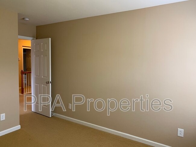 Building Photo - 400 Regulators Way