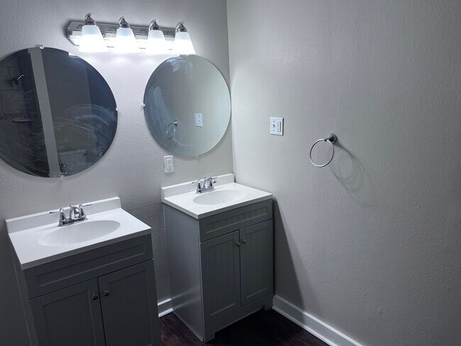 Building Photo - 3113 Babin Dr