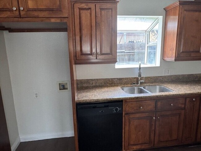 Building Photo - 2425 W Cameron St