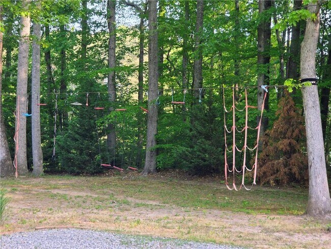 Building Photo - 3060 Glen Wallace Dr