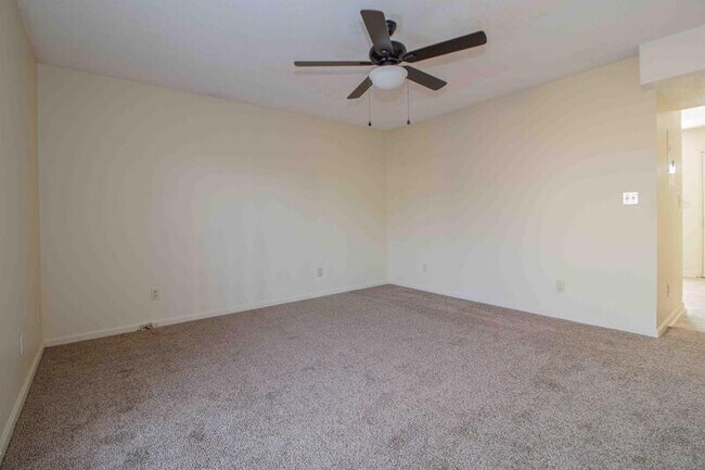 Building Photo - 2004 Tynewood Dr