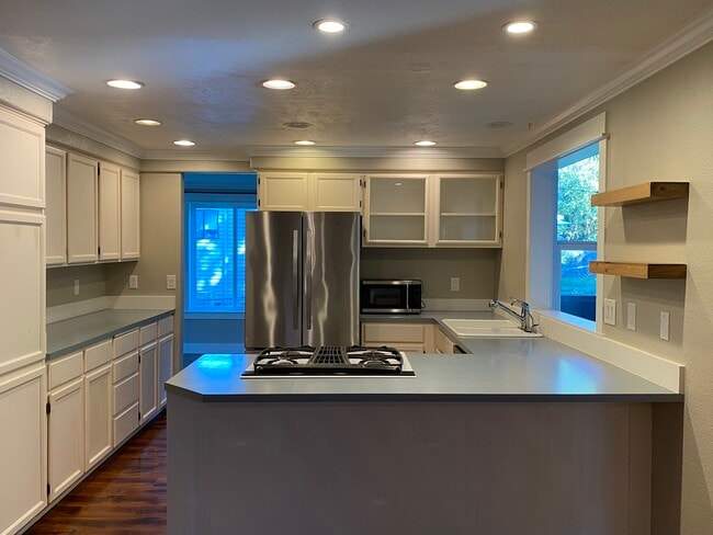 Building Photo - 18323 Woodlands Way