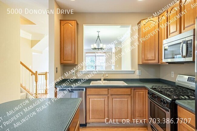 Building Photo - 5000 Donovan Dr