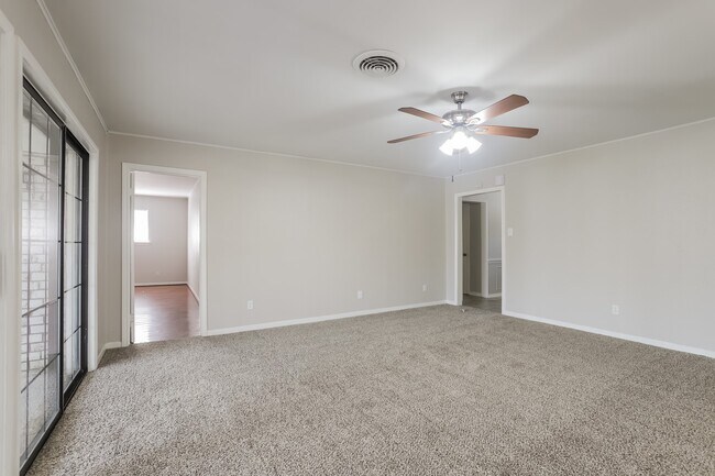 Building Photo - 12115 Hillcroft St