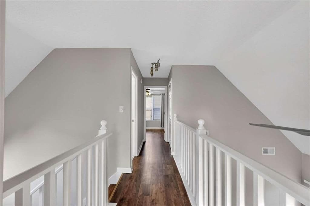 Building Photo - 7700 Lakeshore Ct