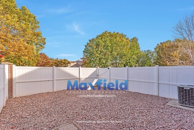 Building Photo - 3 BD 2 BA 1 GAR Townhouse - Taylorsville Utah