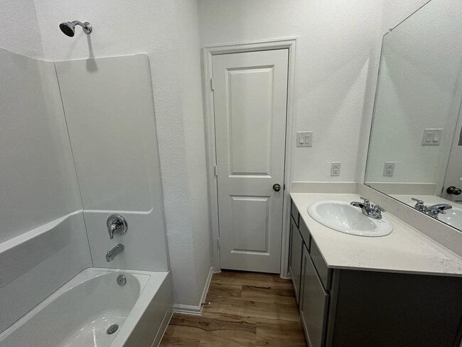 Building Photo - 2909 Eden Lk Ln