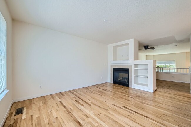 Building Photo - SW Longmont Townhome