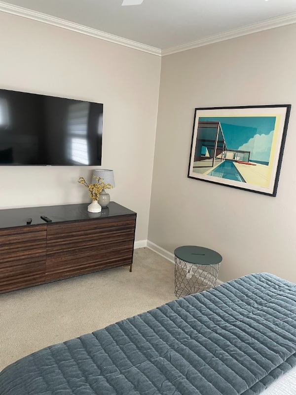 Building Photo - 3737 Lakeshore Dr