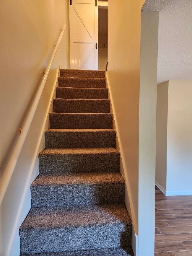 Building Photo - 1860 Lowe St