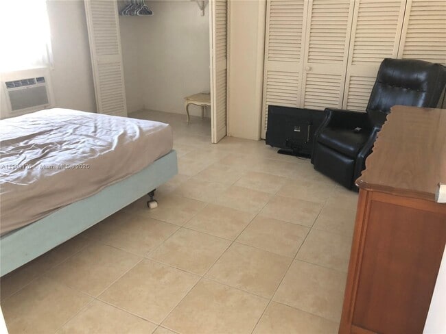 Building Photo - 1836 Arthur St