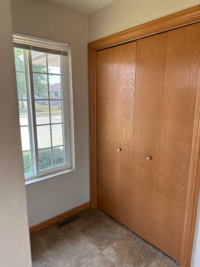 Building Photo - 2010-2012 Autumn Lane, Unit 2012