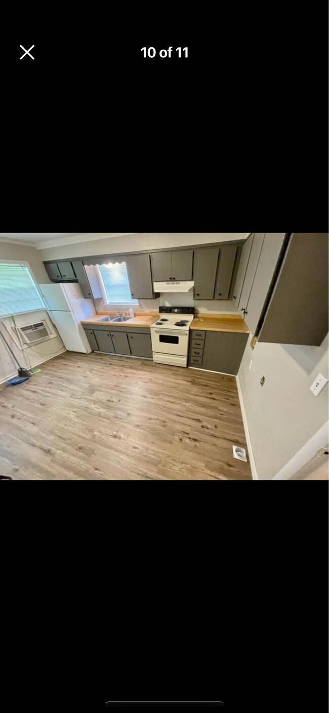 Building Photo - 1702 Bunch St