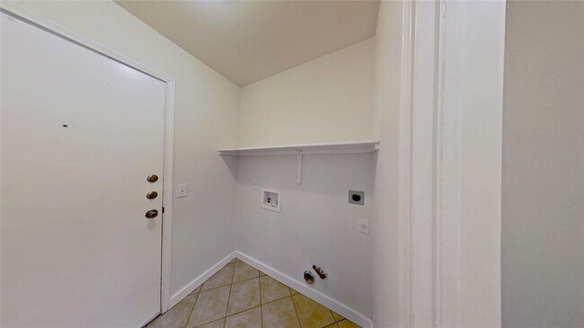 Building Photo - 903 Lantana Dr