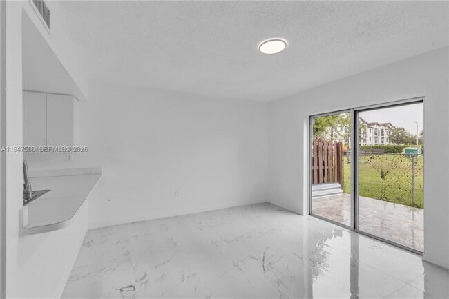 Building Photo - 9193 Fontainebleau Blvd