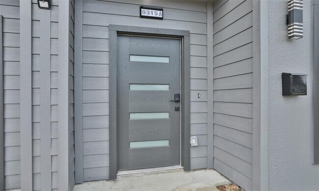 Building Photo - 9315 Ashville Dr