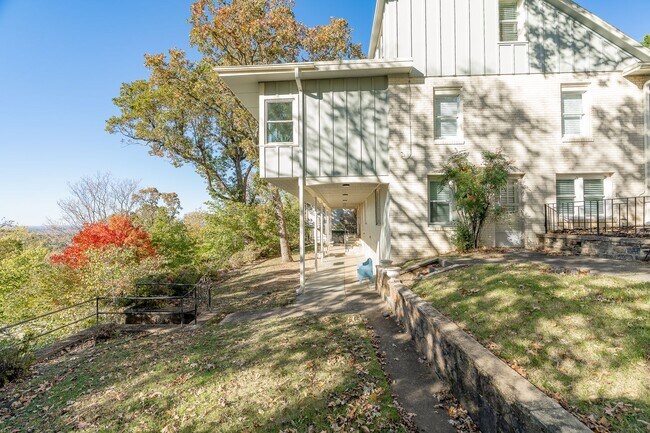 Building Photo - WHAT A VIEW!!! FULLY FURNISHED 5 BEDROOM & 4 BATH ON TOP OF MOUNT SEQUOYAH!!!