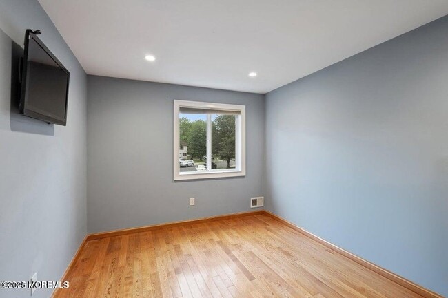 Building Photo - 11 Desiree Ct