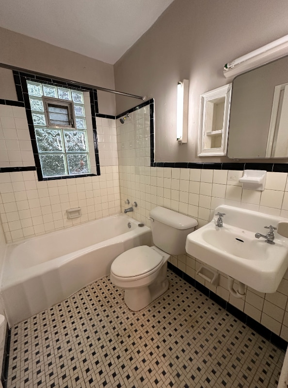 Building Photo - 451 Durand Dr NE