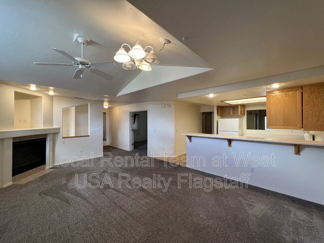 Building Photo - 6087 E Mountain Oaks Dr