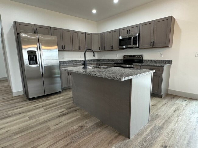 Building Photo - BRAND NEW 4 BED 3 BATH in WAYNESVILLE