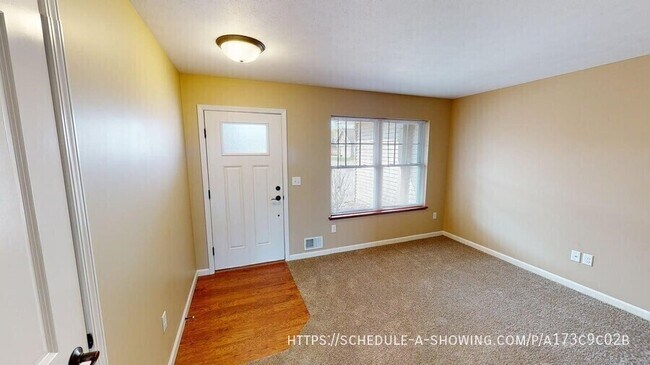 Building Photo - 1806 N Creek Cir