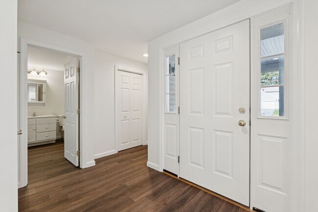 Building Photo - 7 Dunnhill Dr