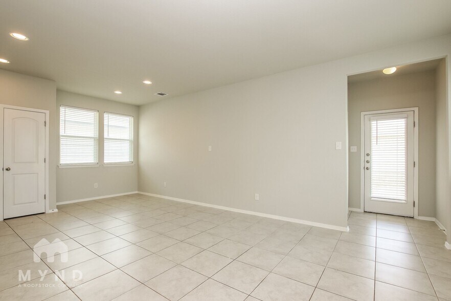 Building Photo - 252 Fabion St