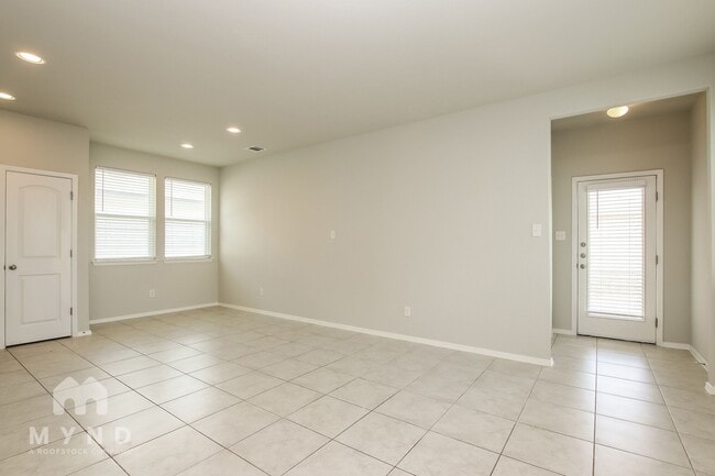 Building Photo - 252 Fabion St