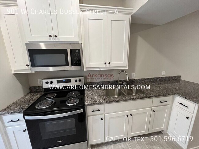 Building Photo - 901 W Charles Bussey Ave