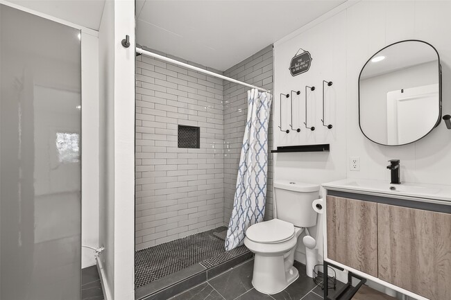 Building Photo - 707 Montclair Blvd