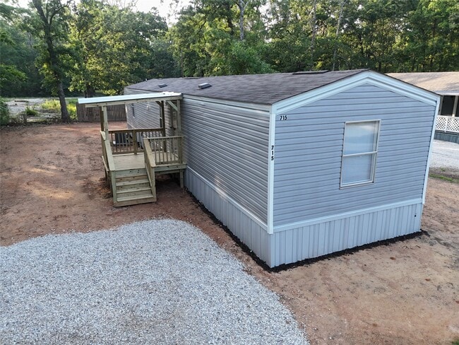 Building Photo - 715 Windwood Dr