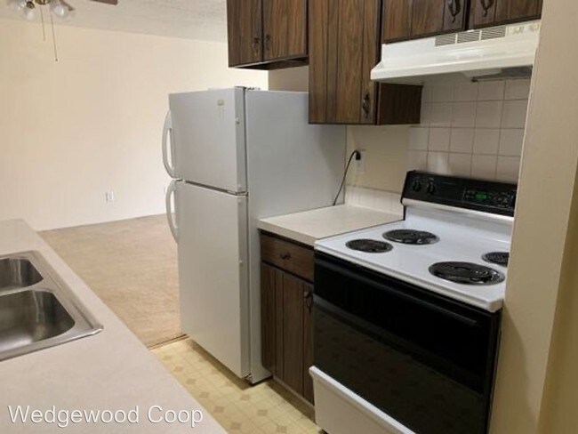 Building Photo - 2555-2557 Wedgewood Rd