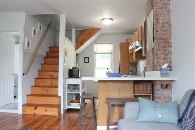 Building Photo - 348 Warburton Ave