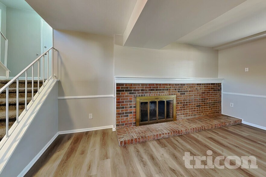 Building Photo - 4587 N Granby Wy