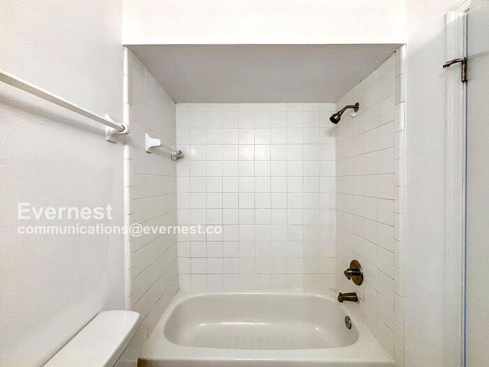 Building Photo - 2460 Summerfield Way