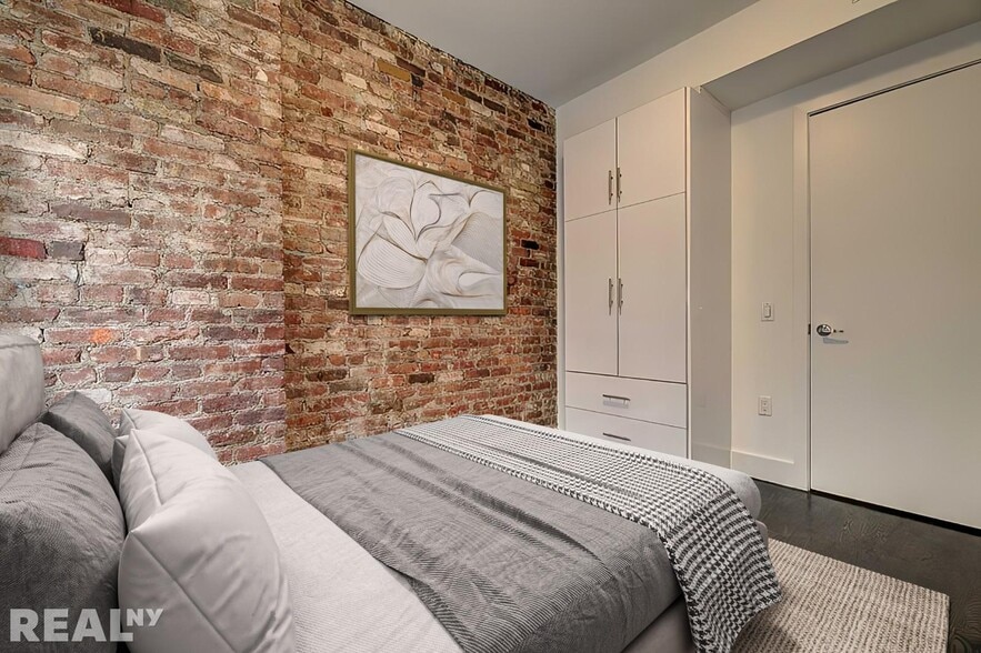 Building Photo - 143 Ludlow St