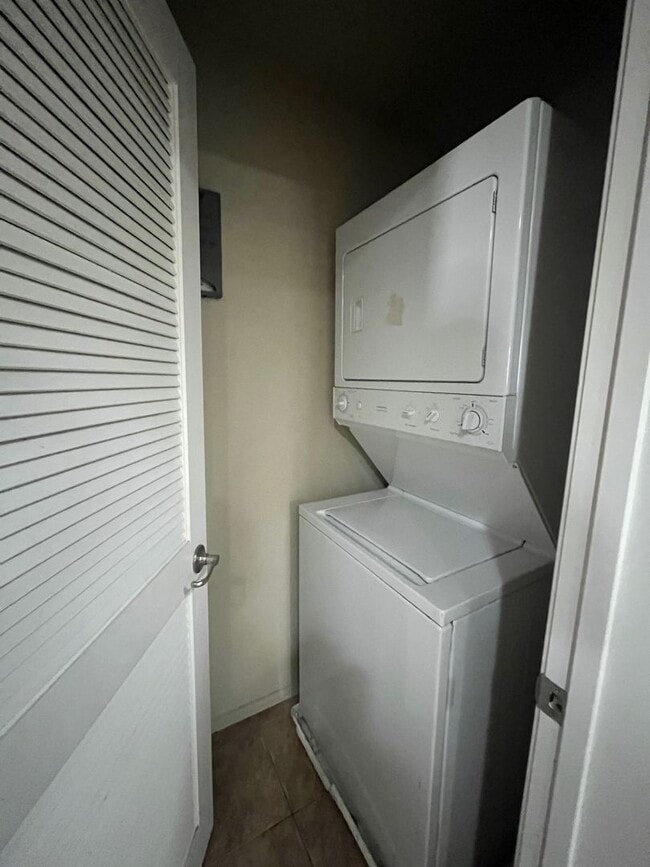 Building Photo - Cozy 2 bedroom apartment on East Palomar!