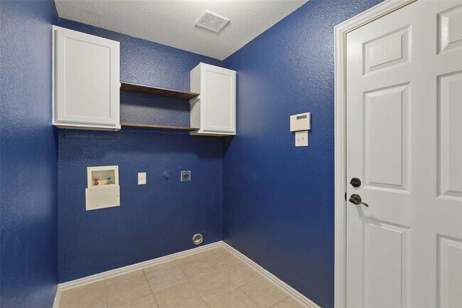 Building Photo - 1776 Bentley Dr