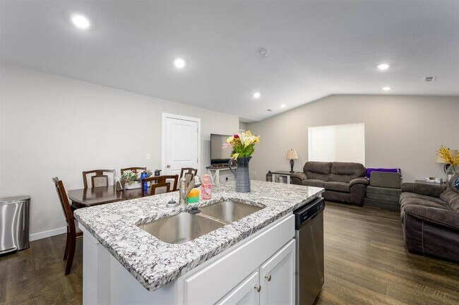 Building Photo - 1827 E 69th Ct N